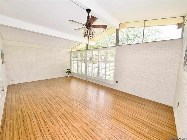 Foto del edificio - 3 Bedroom House in the Garden District