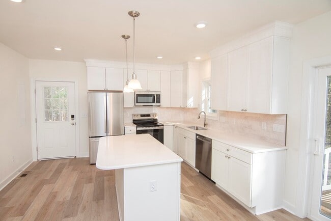 Building Photo - 38064 Tiller Ct