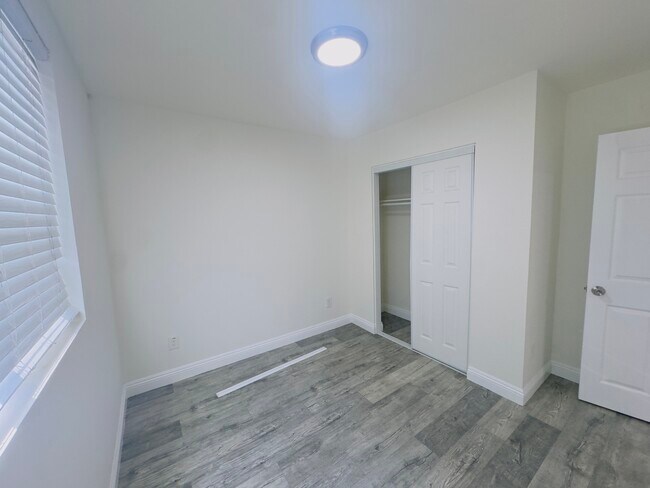 Foto del edificio - 2436 E 115th Pl