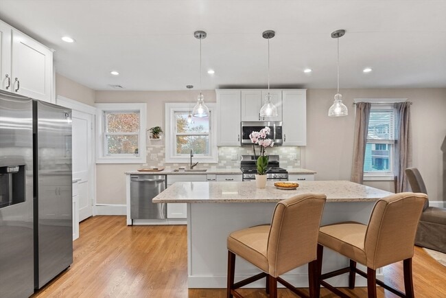 Building Photo - 14 Hood St