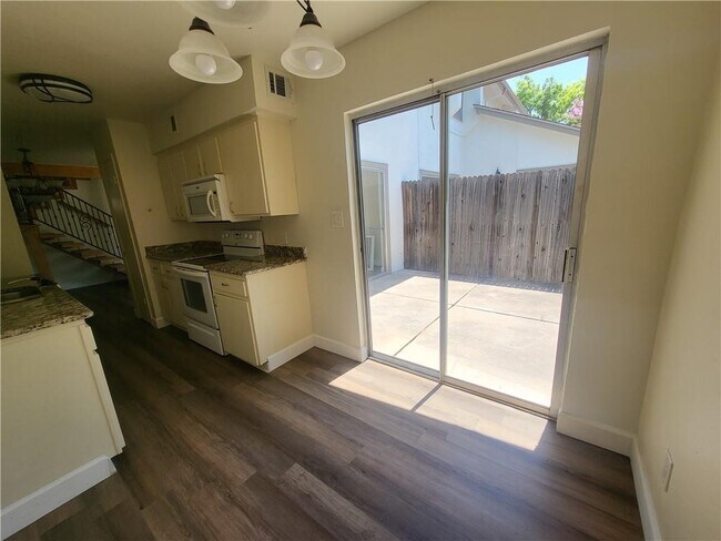 Building Photo - 6910 Hart Ln