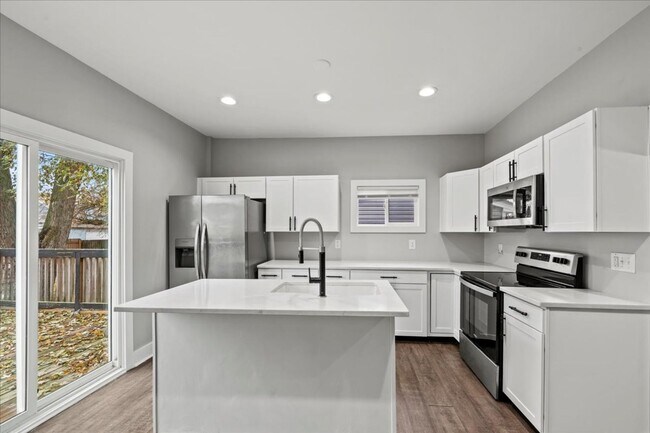 Foto del edificio - 203-203 N Gray St