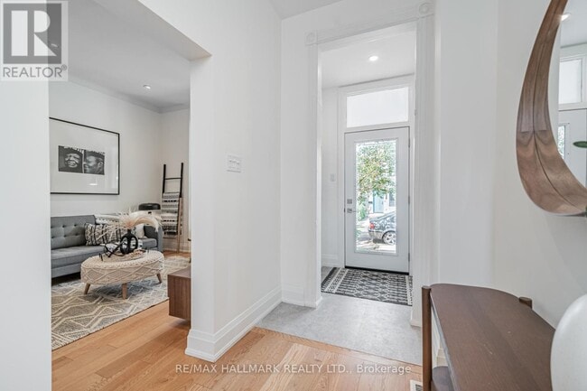 Building Photo - 145 Claremont St