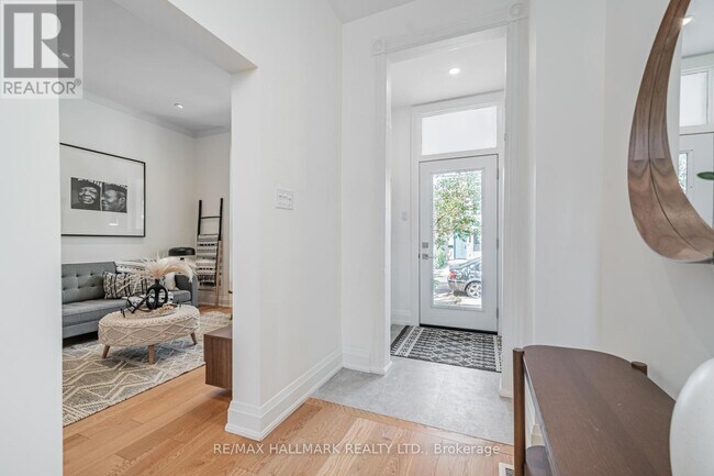 Photo du bâtiment - 145 Claremont St