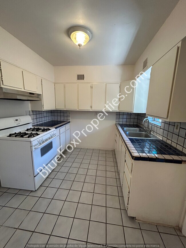 Building Photo - 4556 E Lester St