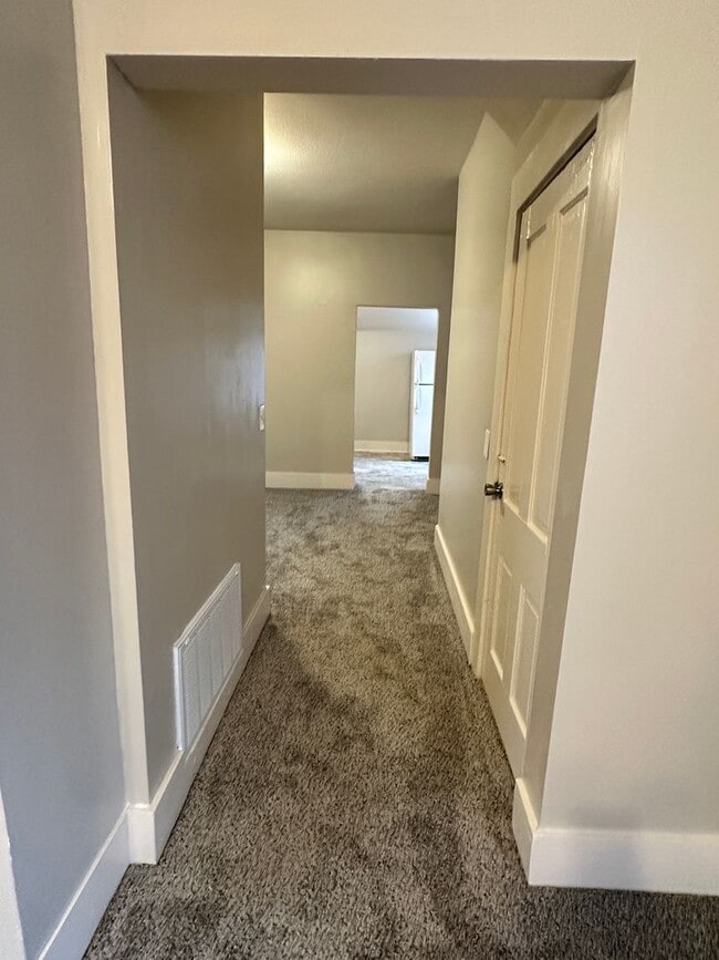 Building Photo - Minutes from Downtown Wichita