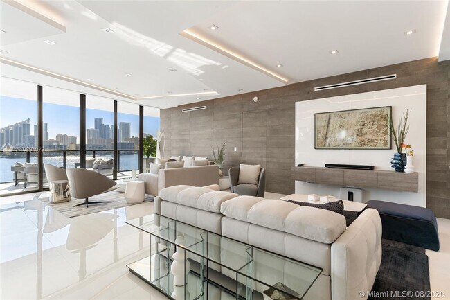 Building Photo - 5000 Island Estates Dr