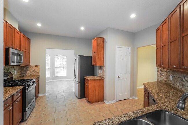 Foto del edificio - 19422 Hillside Springs Cir