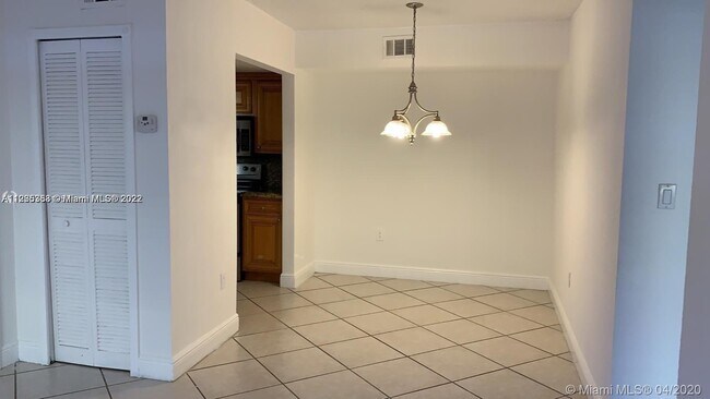 Foto del edificio - 566 NW 114th Ave