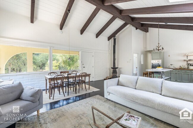 Foto del edificio - Wine Country Living in Spacious Glen Ellen...