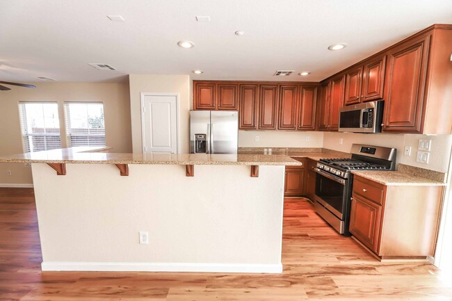 Building Photo - UPGRADED 3 BEDROOM HOME IN HENDERSON!