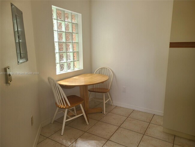 Foto del edificio - 10661 NW 14th St