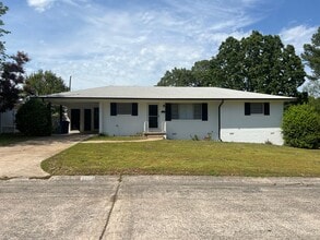 Building Photo - 409 High Hill Rd