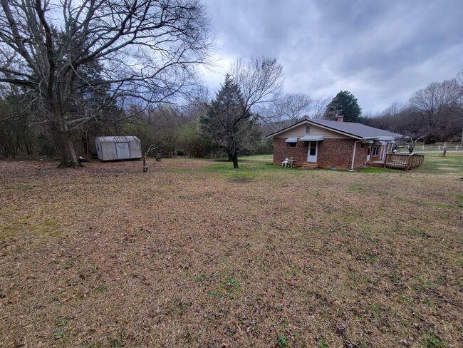 Building Photo - 4 Bed, 1 Bath Home off Woodruff Road is Av...