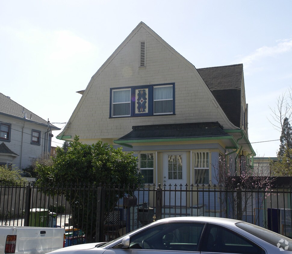 Building Photo - 2931 E 19th St