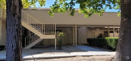Building Photo - 1155 Johnson Dr