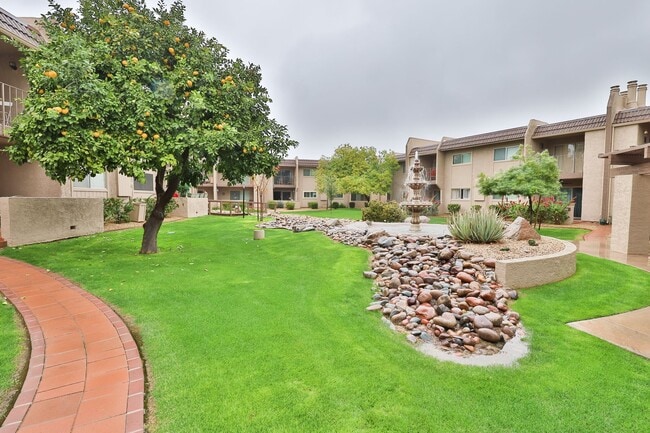 Building Photo - 7436 E Chaparral Rd