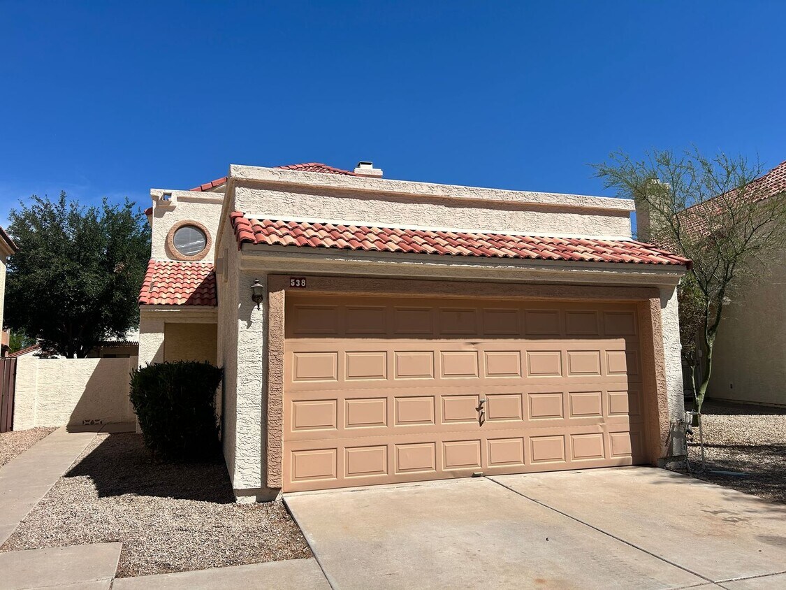 Foto principal - Charming 3 bed / 2.5 bath Gilbert Home wit...