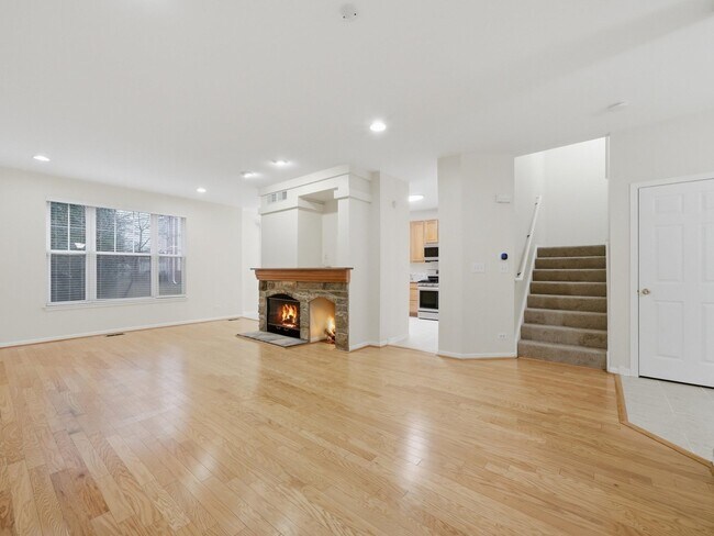 Foto del edificio - 399 Pine Lake Cir