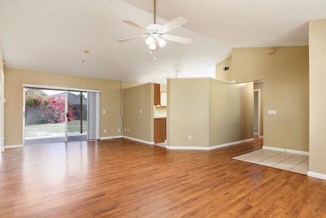 Building Photo - SUPER LOCATION FOR THIS 3/2 w 2 car garage home!!
