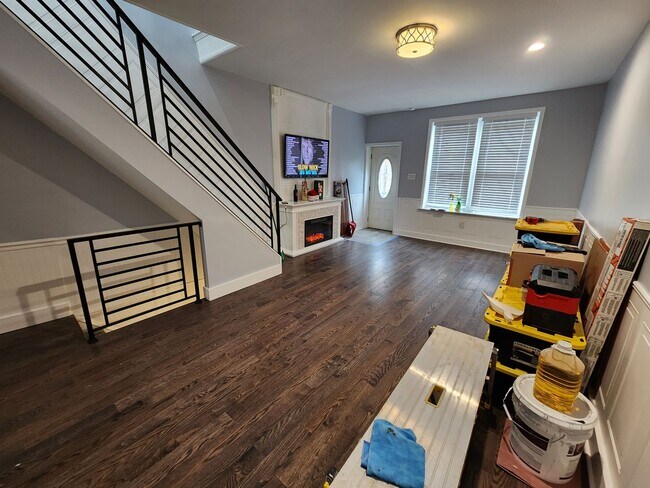Foto del edificio - Beautiful bright modern 3 bed 1.5 bath hom...