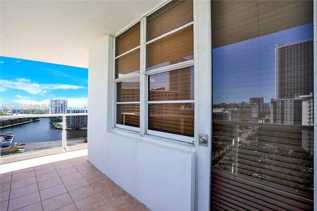 Building Photo - 3725 S Ocean Dr