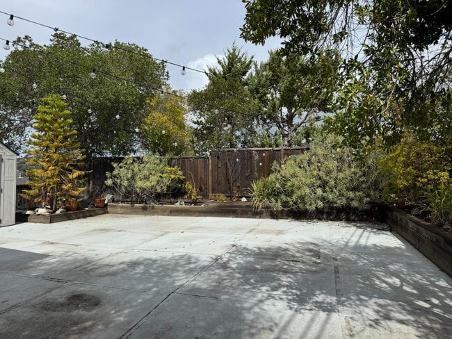 Building Photo - 1500 Solana Dr