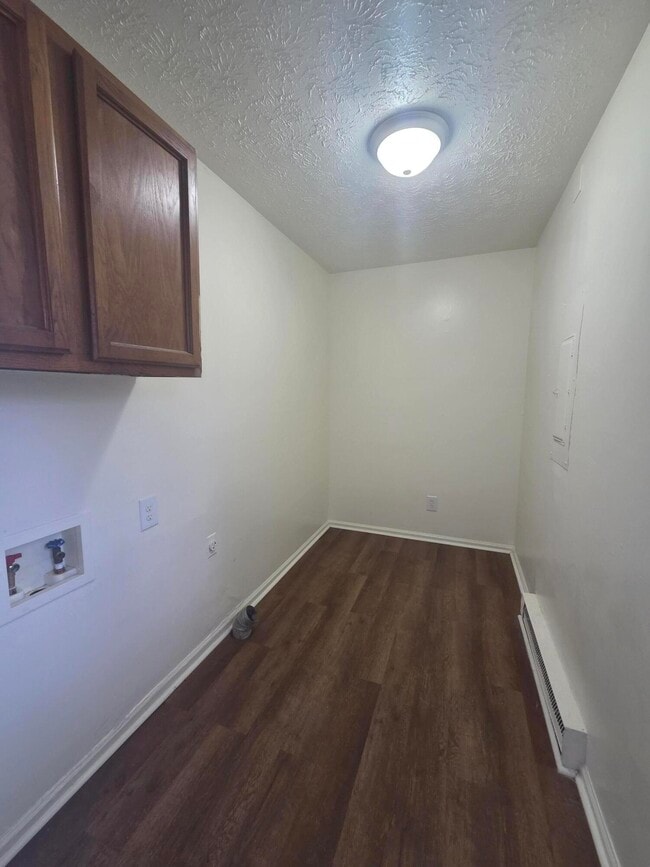 Building Photo - 3777 Red River Dr