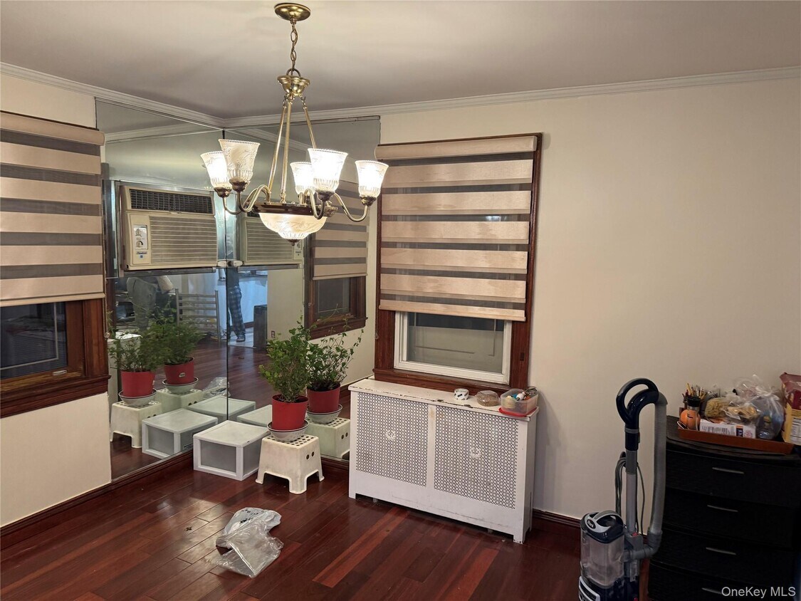 Foto del edificio - 83-15 Little Neck Pkwy