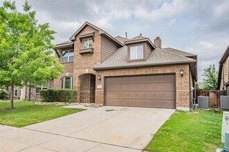 Building Photo - 728 Chatsworth Dr