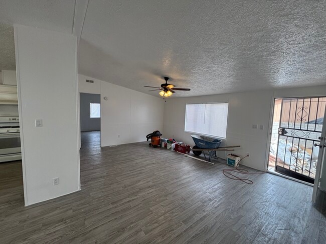Building Photo - 4098 E White Water Dr
