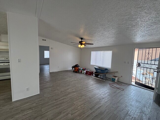 Foto del edificio - 4098 E White Water Dr