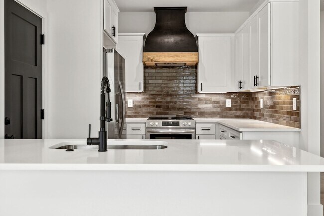 Building Photo - 827 Oconnor St