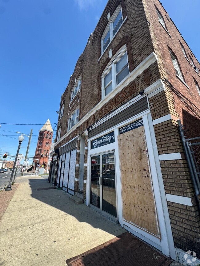 Building Photo - 2068 Main St
