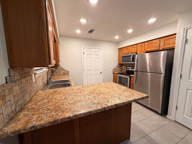 Foto del edificio - This home is a perfect blend of comfort and functionality, making it an ideal choice for those se...