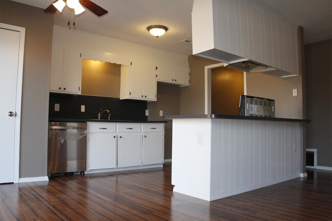 Foto del edificio - 705 W 26th St