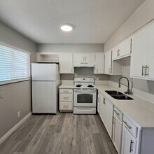 Building Photo - 2556 S Van Patten St