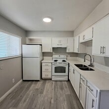 Building Photo - 2556 S Van Patten St