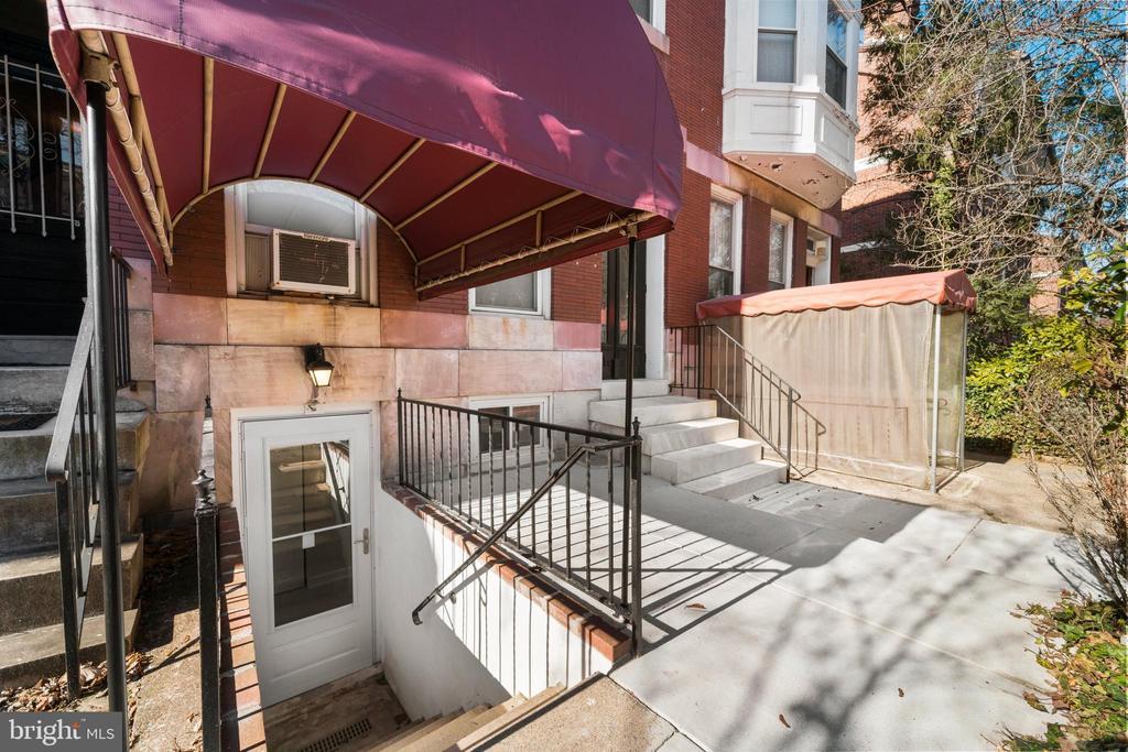 Primary Photo - 3020 N Calvert St