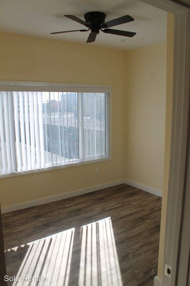 Foto del edificio - 886-894 E 43rd Pl