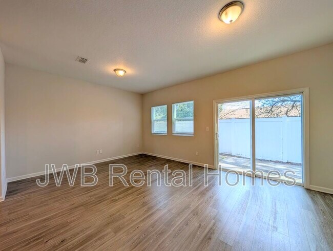 Building Photo - 6048 Carolines Ct