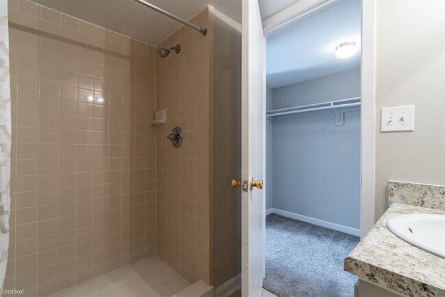 Building Photo - 2642 Embarcadero Dr