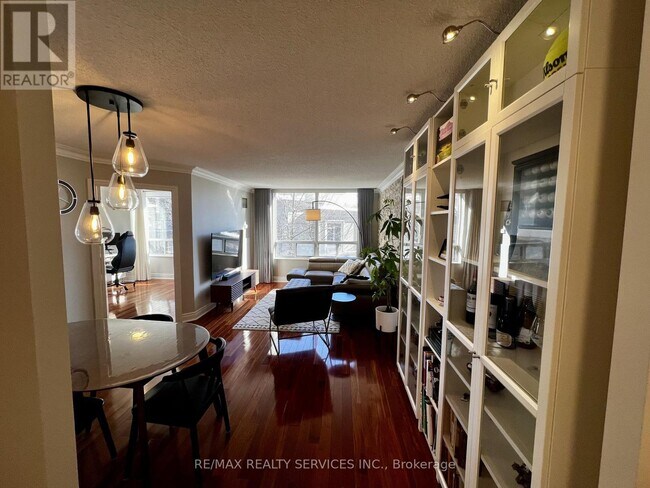 Photo du bâtiment - 78 Harrison Garden Blvd