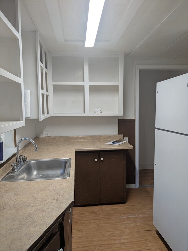 Building Photo - 811 Plum Ave
