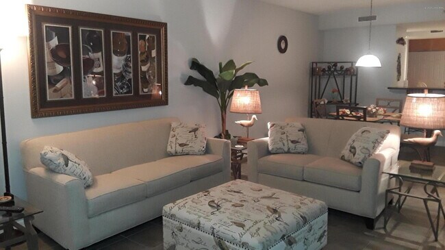 Foto del edificio - 8891 Lake Dr