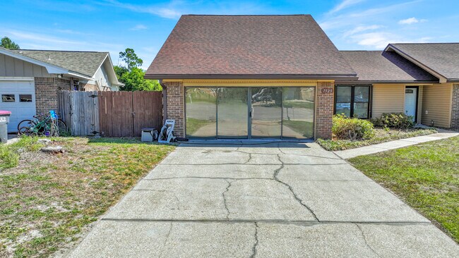 Foto del edificio - 7525 Melody Ln