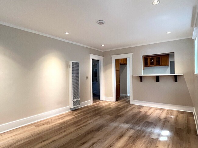 Building Photo - Cedar LB