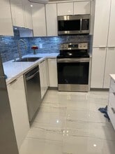 Building Photo - 2800 N Palm Aire Dr
