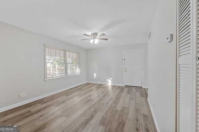 Foto del edificio - 2382 Peachwood Cir NE