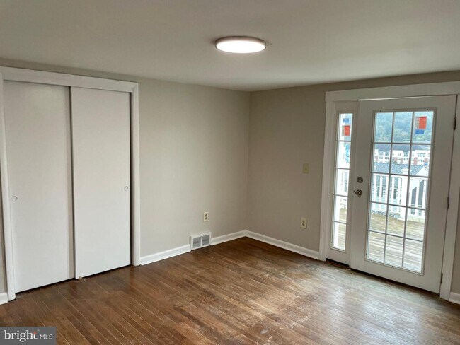Building Photo - 331 Spring Mill Ave